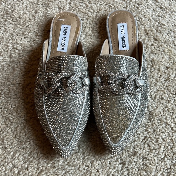 Steve Madden Finn Silver Thornton chain flat slide shoe size 6 point toe - Picture 2 of 8